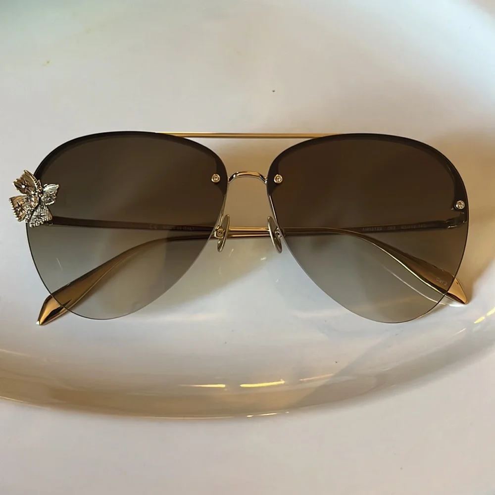 Alexander McQueen sunglasess. NEW! - Picture 8 of 15